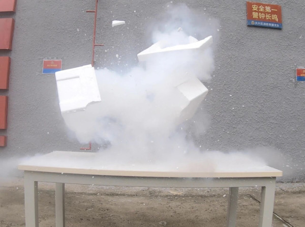 乾冰放雪櫃半夜大爆炸！14歲仔險炸毀全家 專家警告1個極致命保存法