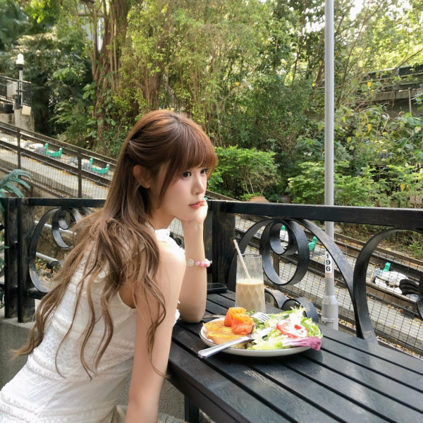 古佩玲最新近照竟然搵唔到鼻哥窿？容貌第N次進化嚇窒網民：我仲搵緊