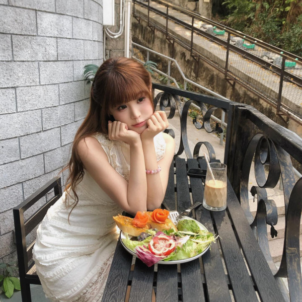 古佩玲最新近照竟然搵唔到鼻哥窿？容貌第N次進化嚇窒網民：我仲搵緊