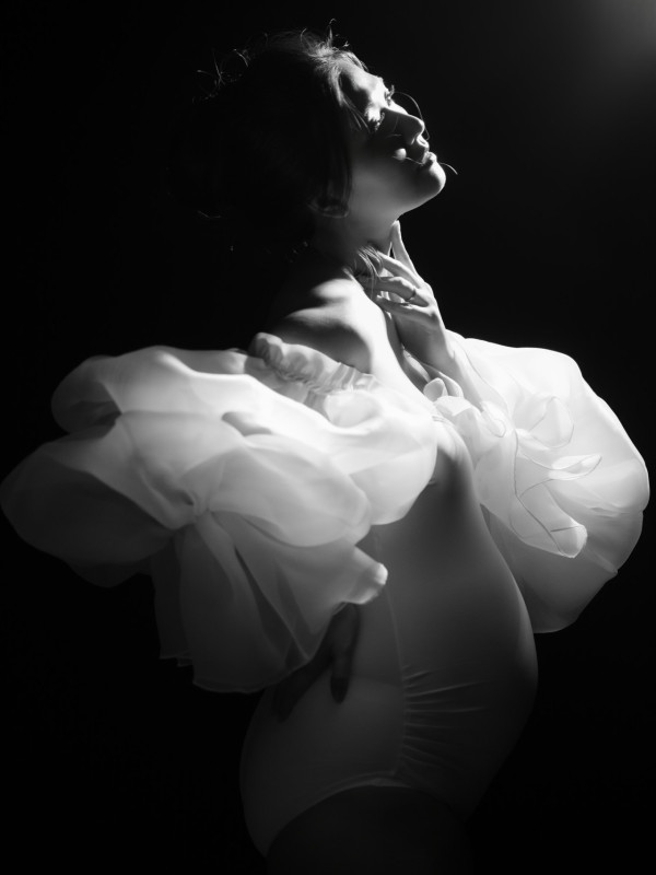 星二代男藝人IG晒老婆大肚相報喜 陀B近8個月臨盤在即：boy or girl？