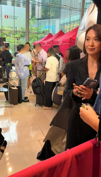 陳煒無濾鏡生圖瘋傳最真實狀態！自帶「女神光」震撼網民：根本唔似52歲