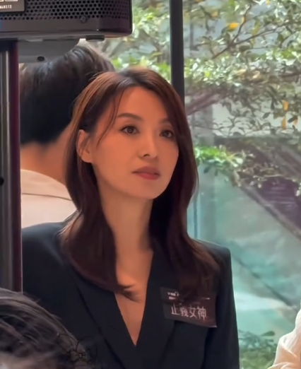 陳煒無濾鏡生圖瘋傳最真實狀態！自帶「女神光」震撼網民：根本唔似52歲