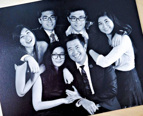 施明逝世|妹夫鄧梓峰坦言「睇新聞先知」死訊 太太驚聞施明噩耗難以接受