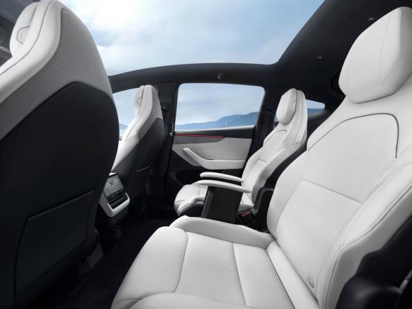 現場直擊｜Tesla新成員正式登港 Model Y L六座 SUV 亮相啟德 Model 3、Model Y 售價亦作調整【即睇售價詳情】