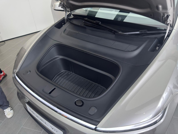 現場直擊｜Tesla新成員正式登港 Model Y L六座 SUV 亮相啟德 Model 3、Model Y 售價亦作調整【即睇售價詳情】