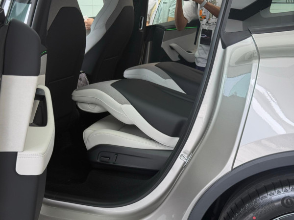 現場直擊｜Tesla新成員正式登港 Model Y L六座 SUV 亮相啟德 Model 3、Model Y 售價亦作調整【即睇售價詳情】