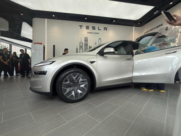 現場直擊｜Tesla新成員正式登港 Model Y L六座 SUV 亮相啟德 Model 3、Model Y 售價亦作調整【即睇售價詳情】