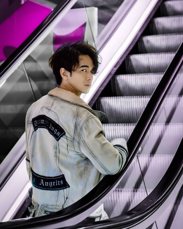 星二代同居分手後無家可歸落魄住工廈！驚爆欠債50萬日打三份工逆境求存