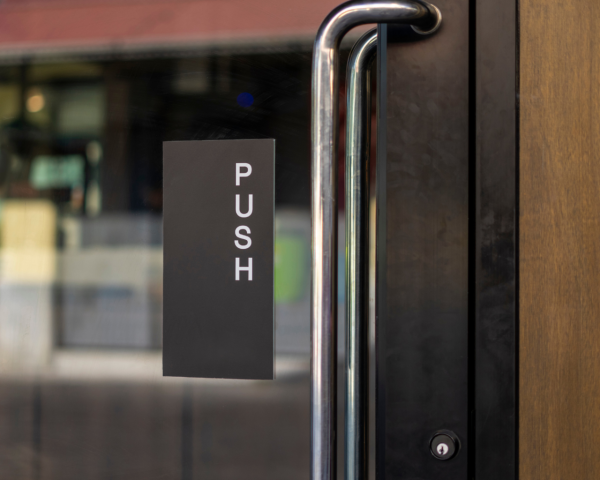 茶餐廳「撞擊統計」告示瘋傳！驚揭已8人中招　網民笑爆：第10個有獎？