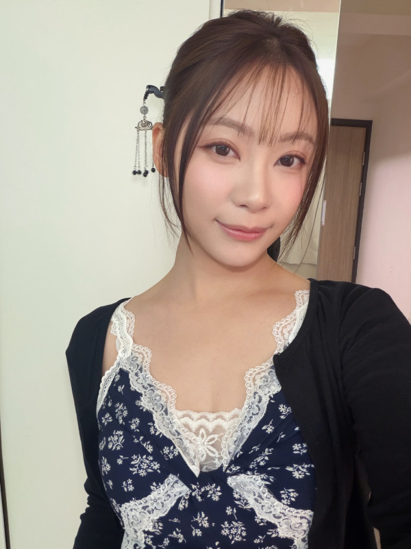 葉蒨文被質疑雙眼不自然惹動刀疑雲 激動反擊舌戰網民：唔使扮擔心