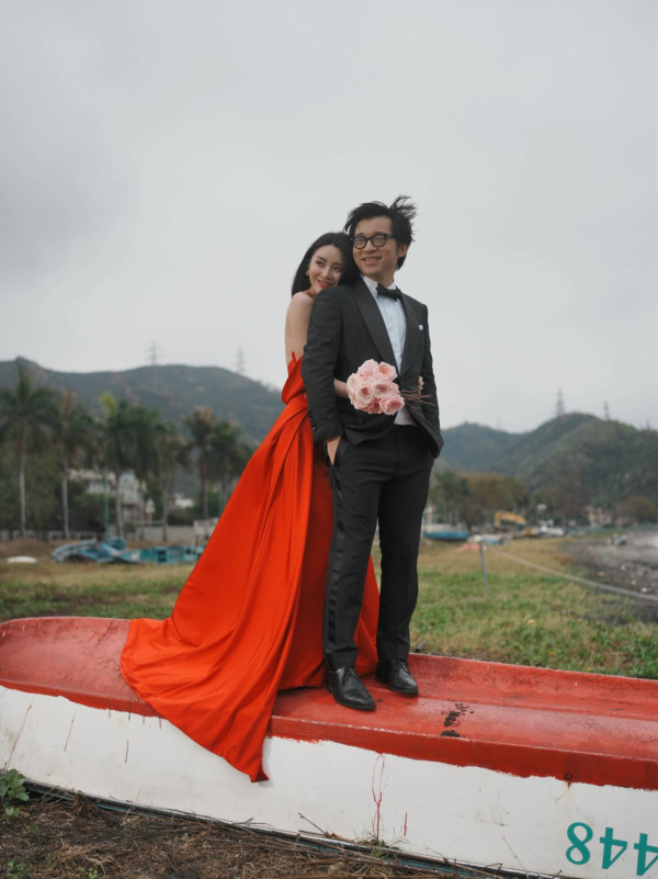 林作IG突襲震撼宣布已經結婚！晒海邊擁緊裕美婚紗相：結婚了幾年