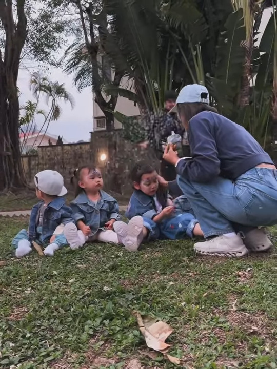 四位星二代BB合體慶祝生日！黃翠如洪永城連詩雅三大家庭聚會畫面難得