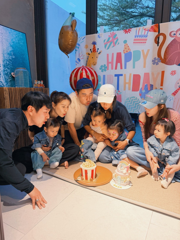 四位星二代BB合體慶祝生日！黃翠如洪永城連詩雅三大家庭聚會畫面難得