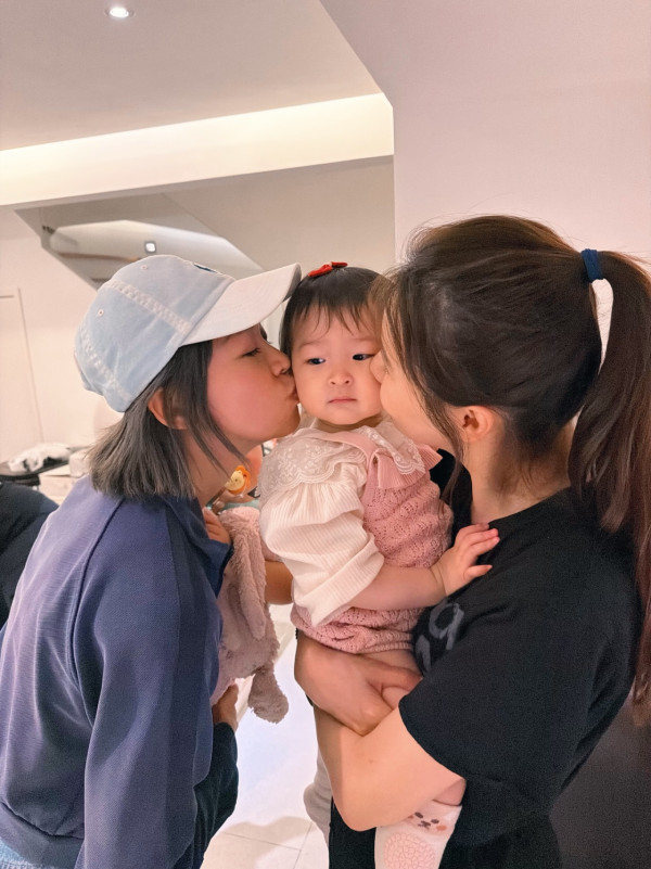 四位星二代BB合體慶祝生日！黃翠如洪永城連詩雅三大家庭聚會畫面難得