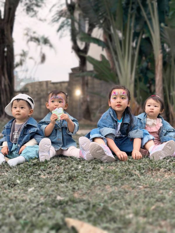 四位星二代BB合體慶祝生日！黃翠如洪永城連詩雅三大家庭聚會畫面難得