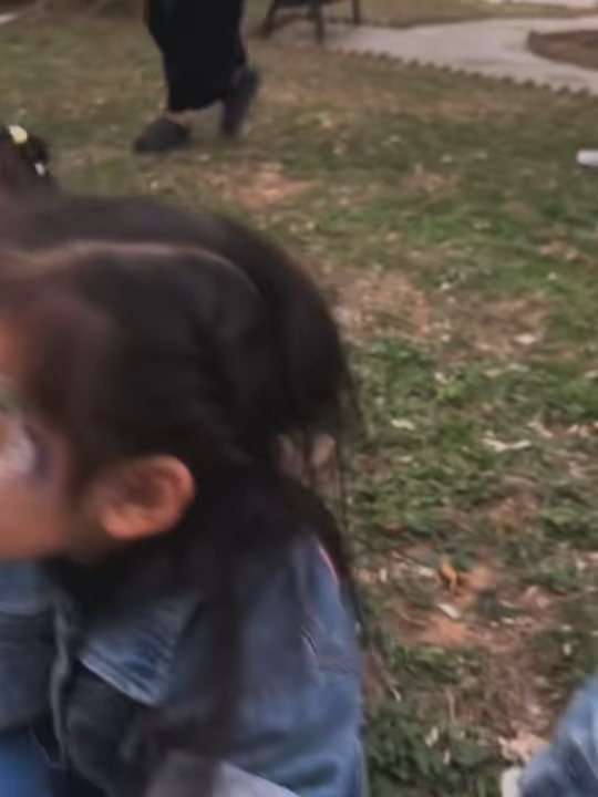 四位星二代BB合體慶祝生日！黃翠如洪永城連詩雅三大家庭聚會畫面難得