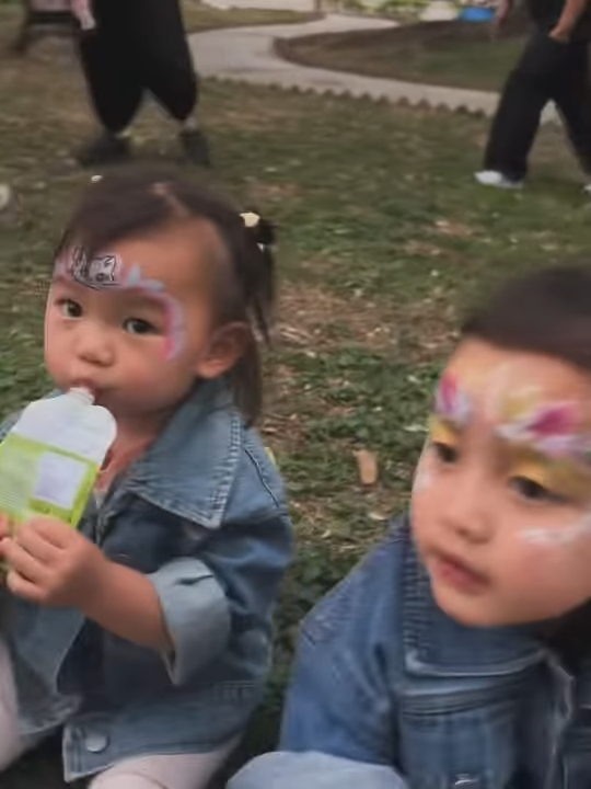 四位星二代BB合體慶祝生日！黃翠如洪永城連詩雅三大家庭聚會畫面難得