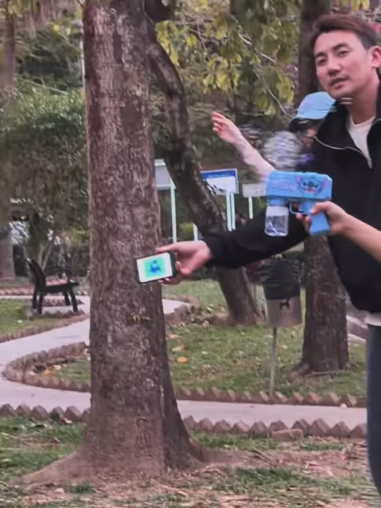 四位星二代BB合體慶祝生日！黃翠如洪永城連詩雅三大家庭聚會畫面難得