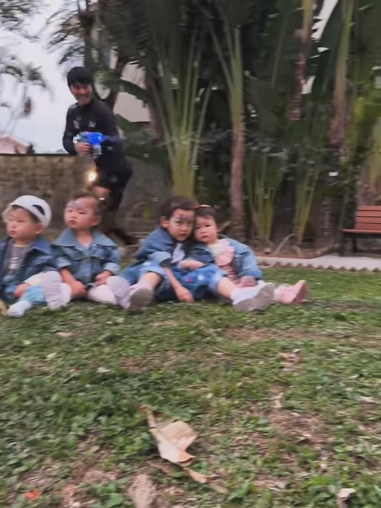 四位星二代BB合體慶祝生日！黃翠如洪永城連詩雅三大家庭聚會畫面難得