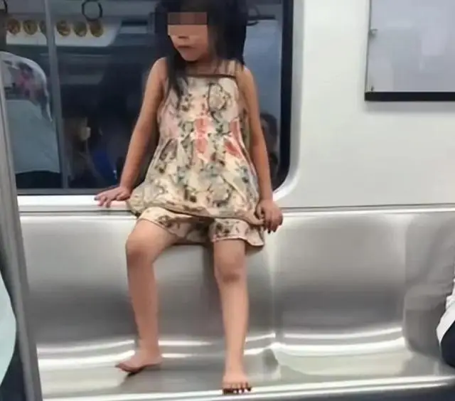 內地客搭港鐵見連環讓座！3歲童1句話超震驚 驚詫中港教育 揭港爸媽神級家教