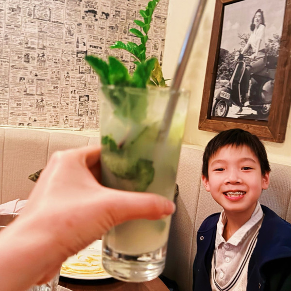 陳茵媺12歲大仔近照曝光愈大愈靚仔！青春期顏值飆升身高直逼爸爸陳豪