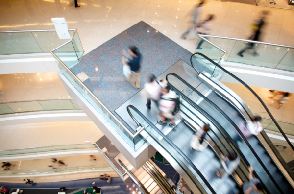 港漂5年總結「香港生存指南」!網民列9大隱形規則:超市泊車、雨天濕遮係大忌?網民反應兩極:香港人過得很苦