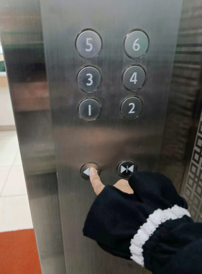 港漂5年總結「香港生存指南」!網民列9大隱形規則:超市泊車、雨天濕遮係大忌?網民反應兩極:香港人過得很苦