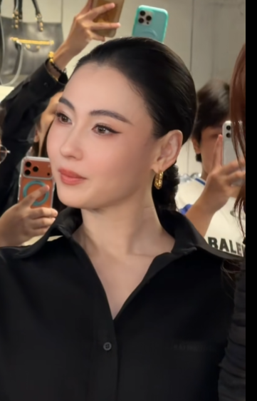 张柏芝近照生图疯传惊见过度塑胶感！苹果肌异常笑变龅牙极诡异：做咩变成咁