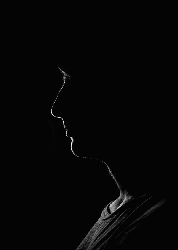 鼻毛突出一截極尷尬？醫生揭4大原因狂生 亂拔恐發炎 竟是1疾病警號