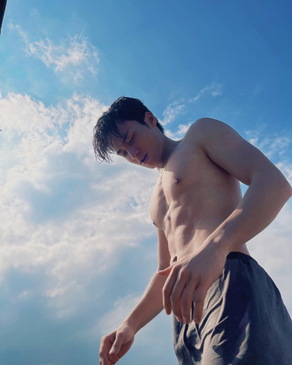 正義女神｜周嘉洛戲路轉型演法官帥出新高度！搣甩「金城安」影子內地爆紅