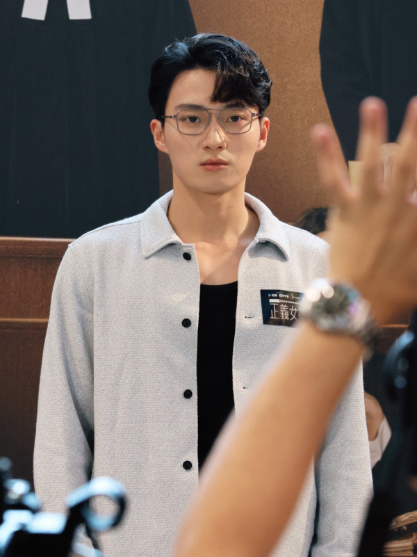 正義女神｜周嘉洛戲路轉型演法官帥出新高度！搣甩「金城安」影子內地爆紅