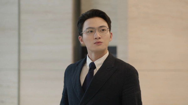 正義女神｜周嘉洛戲路轉型演法官帥出新高度！搣甩「金城安」影子內地爆紅