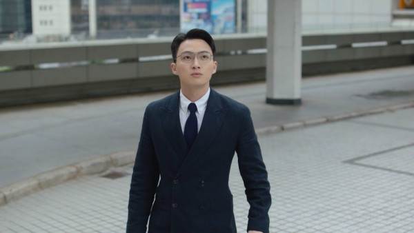 正義女神｜周嘉洛戲路轉型演法官帥出新高度！搣甩「金城安」影子內地爆紅