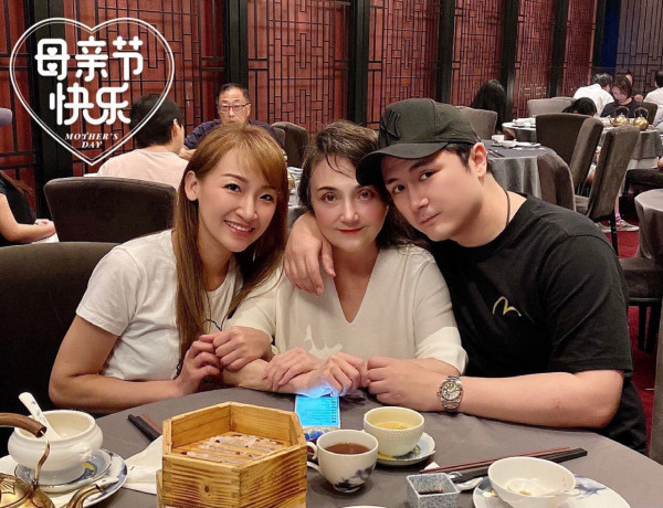 施明逝世｜李泳豪千字長文悼念媽媽離世！淚揭45年母子情：我的命是你救回來的