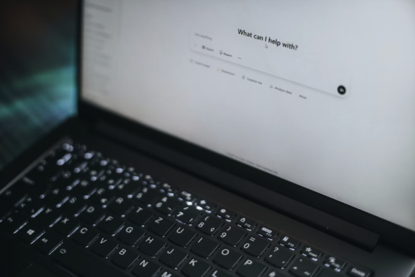 AI速成班｜第 2 個月：掌握LLM應用開發核心（圖片來源：unsplash）