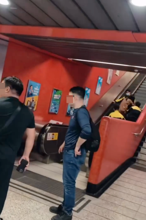港鐵母子逃票被斷正 職員一做法惹議。（截圖：Threads）