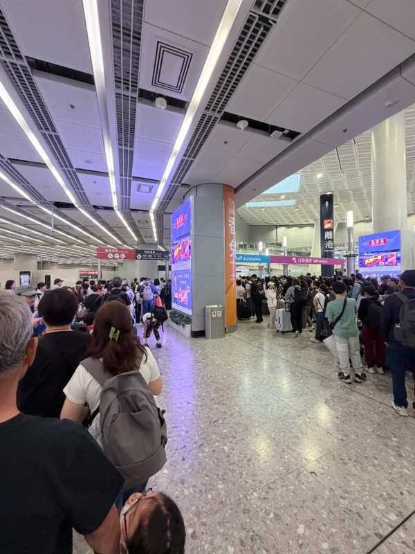 復活節北上注意！西九高鐵站人潮塞爆如春運 苦主崩潰：提早都差啲趕唔切