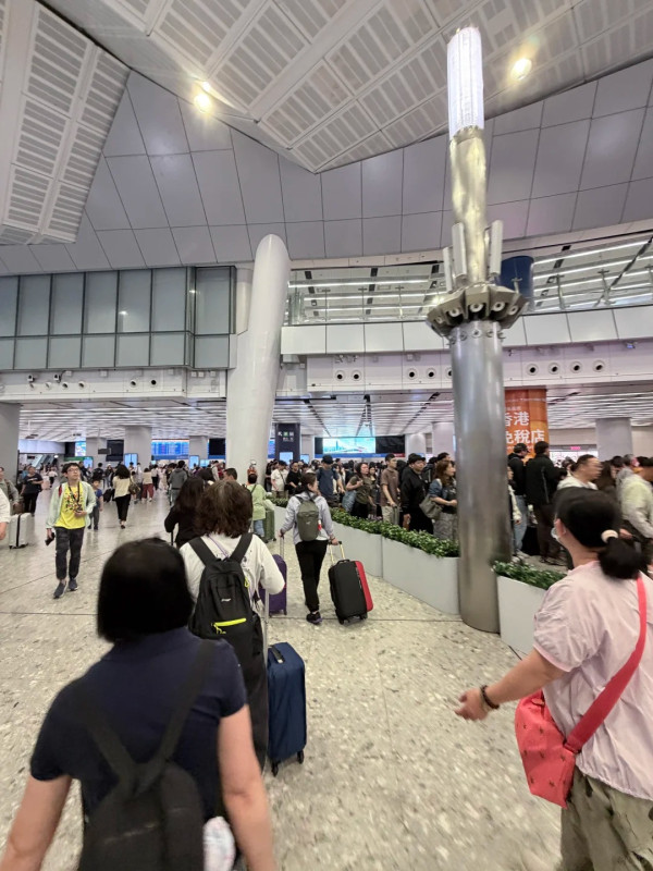 復活節北上注意！西九高鐵站人潮塞爆如春運 苦主崩潰：提早都差啲趕唔切