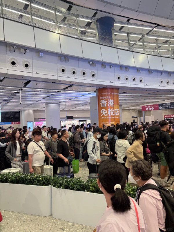 復活節北上注意！西九高鐵站人潮塞爆如春運 苦主崩潰：提早都差啲趕唔切