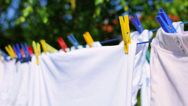 白Tee變黃原來一直洗錯?專家揭晾衫致命傷 網民讚1招:著4年仲好新