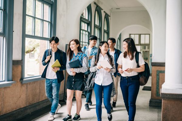 打工仔定心丸！Nvidia黃仁勳預言：「AI 唔會令你失業」 但呢1類人絕對會被取代【傑文斯悖論？】