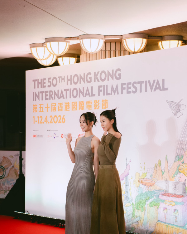 楊偲泳導彈級上圍重見天日震撼全場！超貼身裙360度睇勻S級曲線魔鬼身材