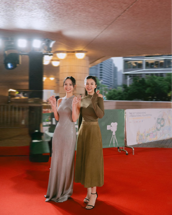 楊偲泳導彈級上圍重見天日震撼全場！超貼身裙360度睇勻S級曲線魔鬼身材