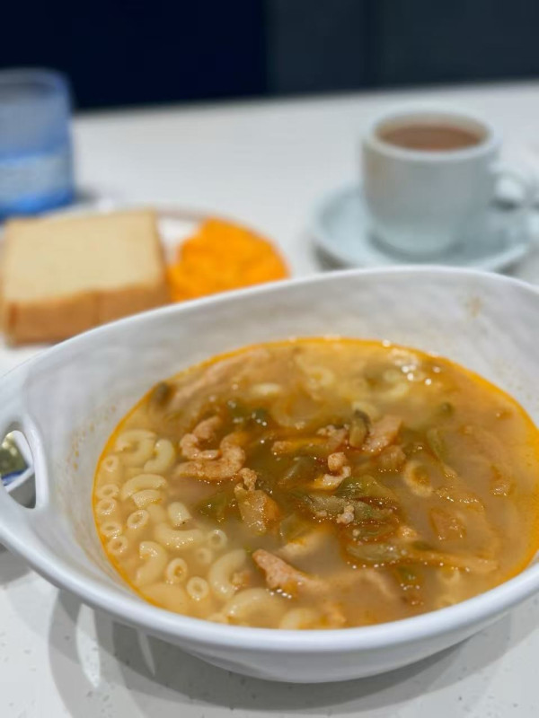 楊采妮激罕返港露面曝真實素顏 51歲狀態震撼網民：老咗但氣質真係無敵