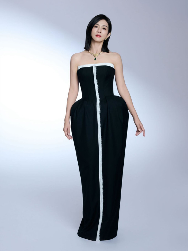 楊采妮激罕返港露面曝真實素顏 51歲狀態震撼網民：老咗但氣質真係無敵