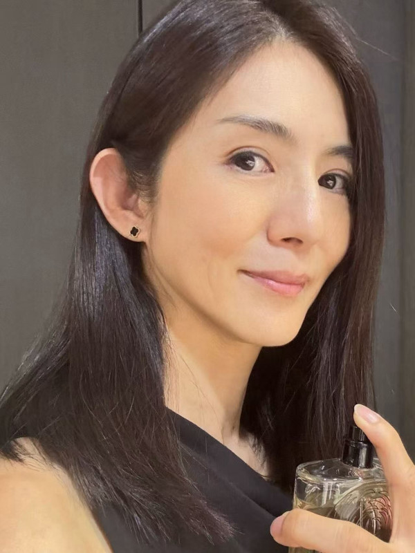 楊采妮激罕返港露面曝真實素顏 51歲狀態震撼網民:老咗但氣質真係無敵