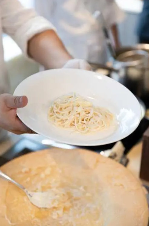 4月酒店自助餐優惠︰香港文華東方酒店快船廊自助餐（圖片來源︰KKday）