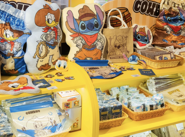 銅鑼灣時代廣場迪士尼期間限定店！史迪仔唐老鴨化身西部牛仔！逾50款全新精品+盲盒+限定相框自拍亭