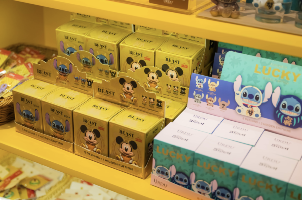 銅鑼灣時代廣場迪士尼期間限定店！史迪仔唐老鴨化身西部牛仔！逾50款全新精品+盲盒+限定相框自拍亭