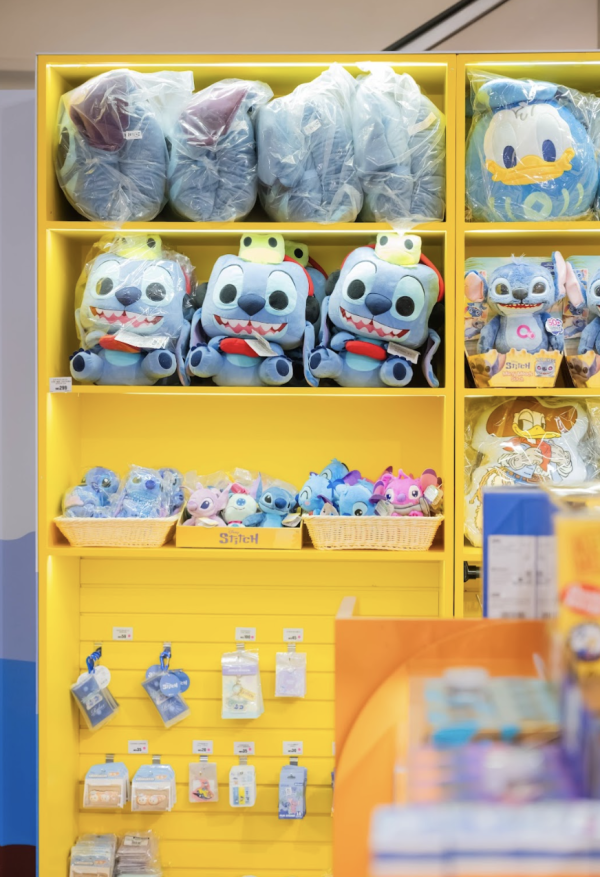 銅鑼灣時代廣場迪士尼期間限定店！史迪仔唐老鴨化身西部牛仔！逾50款全新精品+盲盒+限定相框自拍亭